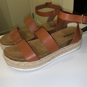 SODA brand Platform Sandals ✨